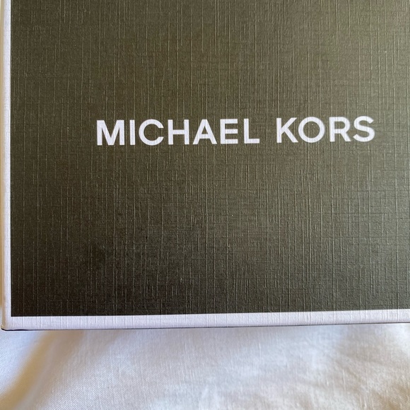 New Michael Kors wallet - Picture 3 of 4